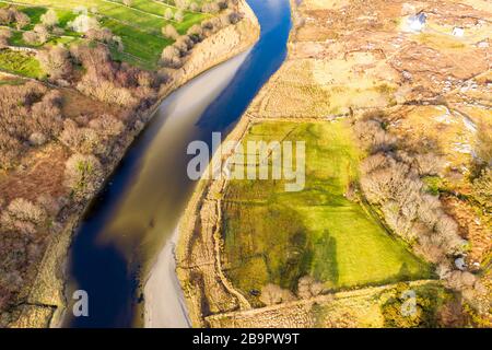 Luftbild des Gweebarra River zwischen Doochary und Lettermacaward in Donegal - Irland Stockfoto