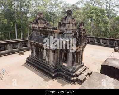 TA Keo Tempel - Berg. Der Khmer Tempel wurde im 10. Jahrhundert erbaut und befindet sich im Angkor Komplex in der Nähe von Siem Reap. Kambodscha Stockfoto