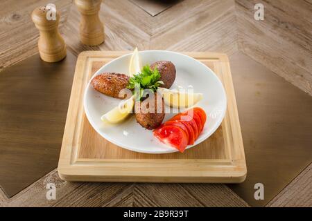 Türkische Küche, Bulgur-beschichtete Fleischbällchen - icli kofte Stockfoto