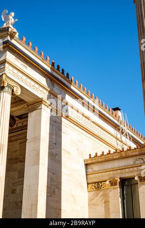 Athen, Griechenland - 18. Februar 2020. Nationalbibliothek Griechenlands am sonnigen Tag Stockfoto