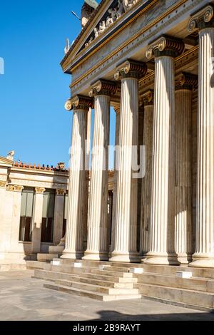 Athen, Griechenland - 18. Februar 2020. Nationalbibliothek Griechenlands am sonnigen Tag Stockfoto