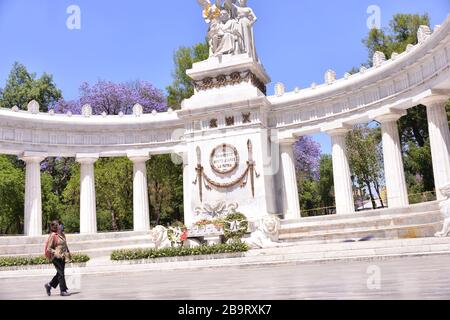 Mexiko-Stadt, Mexiko. März 2020. MEXIKO-STADT, MEXIKO - 24. MÄRZ: Allgemeine Ansicht von Hemiciclo a Juarez am 24. März 2020 in Mexiko-Stadt, Mexiko. Mexikanische Regierungsbehörden haben eine Stornierung aller nicht notwendigen Aktivitäten (Foto von Eyepix Group/Pacific Press) Kredit: Pacific Press Agency/Alamy Live News ausgestellt Stockfoto