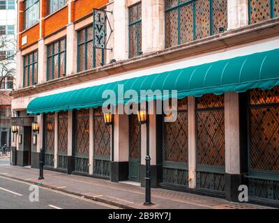 The Ivy Restaurant, West Street, London, Großbritannien. Das erste Mal wurde von Abel Giandellini im Jahr 1917 als Café eröffnet. Jetzt ein beliebter Veranstaltungsort für Berühmtheiten zum Essen Stockfoto