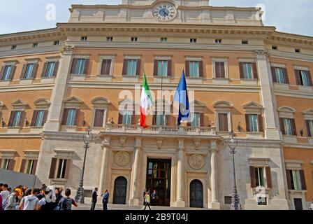 Parlamentsgebäude, Palazzo di Montecitorio, Sitz der italienischen Abgeordnetenkammer, Roma, Italien Stockfoto