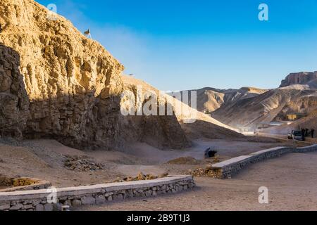 Tal der Könige in Luxor, Ägypten. Grabstätte aus dem alten Ägypten mit vielen Gräbern. Berühmte Wahrzeichen und einzigartigen Ort des alten ägypten. Stockfoto