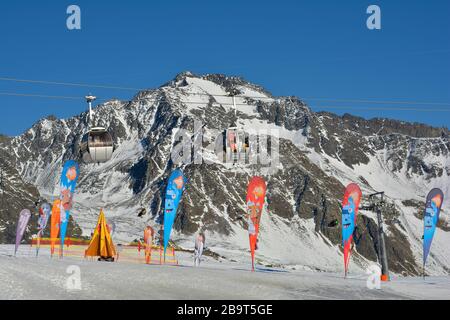 Stubai, Österreich - 23. Dezember 2015: Seilbahn im Skigebiet stubaier Glacier, bevorzugte Transportart Stockfoto