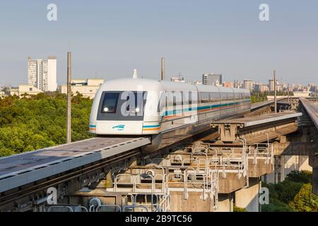 Shanghai, China - 27. September 2019: Maglev Shanghai Transrapid Magnetschwebebahn Infrastruktur in China. Stockfoto