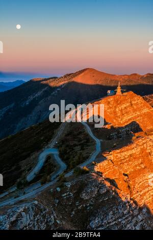 Italien Alta Via dei Monti Liguri - Etappe Nr. 5 - Sonnenuntergang auf dem Monte Saccarello Stockfoto