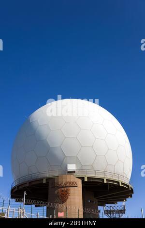 MADEIRA, PORTUGAL - 8. FEBRUAR 2020: Optisches Observatorium in Pico do Areeiro auf der Insel Madeira, Portugal. Sie ist in das europäische Programm Spac integriert Stockfoto