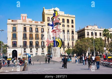 Barcelona, Spanien - 22. Februar 2020: Barcelonas Kopf (La Cara o Cabeza de Barcelona) ist eine surrealistische Skulptur, die vom amerikanischen Popkünstler Roy lich geschaffen wurde Stockfoto