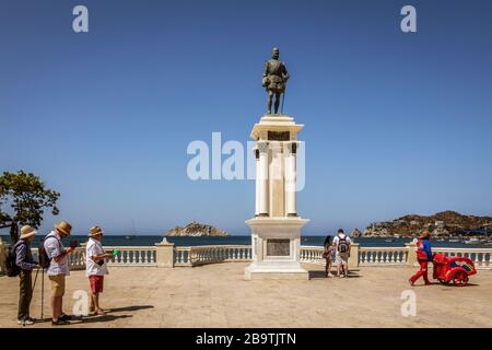 Santa-Marta-Kolumbien-24. Februar 2020: Rodrigo de Bastidas Statue, es ist wie ein Platz mit einem Denkmal für den Gründer der Stadt. Die Statue ist lokalisiert Stockfoto