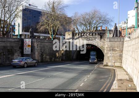 Queensway Mersey Tunneleingang, Liverpool. 1934 für den Übergang nach Birkenhead eröffnet. Stockfoto