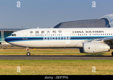 Guangzhou, China - 23. September 2019: China Southern Airlines Airbus A330-300 Flugzeug auf dem Flughafen Guangzhou (CAN) in China. Airbus ist ein europäisches airc Stockfoto