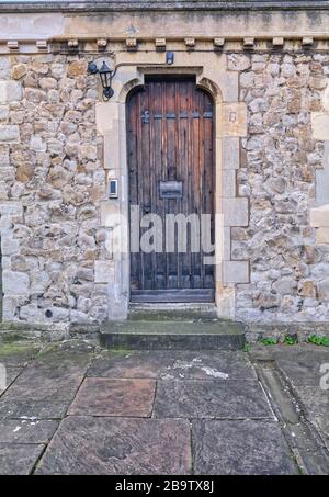 Eine Tür zu St Barnabas St Belgravia, London. Stockfoto