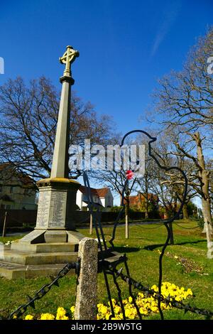 Silent Soldier Outline Tribute zum Gedenken an das Ende des ersten Weltkriegs neben dem Kriegsdenkmal Southborough Common, in der Nähe von Tunbridge Wells, Kent, England Stockfoto