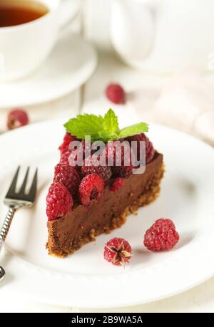 Schokoladenkuchen. Schokoladenkuchen mit frischer Himbeere. Stockfoto