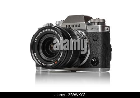 Der Fujifilm X-T3 auf weißem Hintergrund. Stockfoto