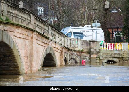 Überschwemmungen in Bewdley, Worcestershire, als der Fluss Severn seine Ufer brach und die Überschwemmungsbarrieren überstieg, nachdem der feuchteste Februar auf Rekordwert war Stockfoto