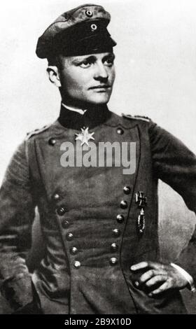 Ein Porträt von Manfred Albrecht Freiherr von Richthofen (1892-1918), auf Englisch als Baron von Richthofen bekannt, Und am berühmtesten als "Roter Baron" war er während des ersten Weltkriegs als Kampfflugzeuge bei der deutschen Luftwaffe. Er gilt als das Ass des Krieges und wird offiziell mit 80 Luftkampfsiegen gewürdigt. Stockfoto