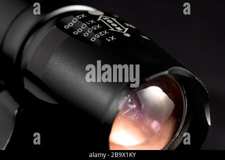 Militär-Taschenlampe mit Zoom Nahansicht Stockfoto