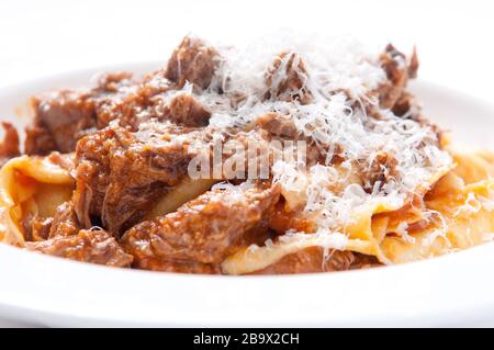 Eine Lammsauce mit handgemachter Papparadelle Pasta Stockfoto