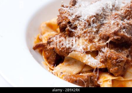 Eine Lammsauce mit handgemachter Papparadelle Pasta Stockfoto