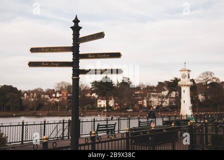 Cardiff, Wales. März 2020. Cardiff City Council hat den Spielbereich der Kinder im Roath Park aufgrund der Zunahme von COVID-19 geschlossen Stockfoto