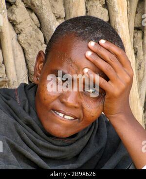 Porträt einer in Lake Eyasi Tanzania fotografierten Datooga-Frau Stockfoto