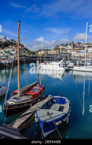 Boote im Jachthafen, Hafen Torquay, Torquay, Devon, Großbritannien. März 2018. Stockfoto