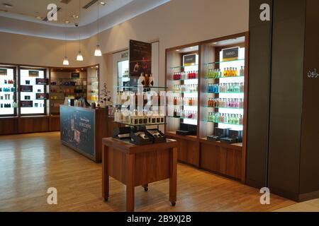 Dubai VAE Dezember 2019 Molton Brown Beauty-Produkte in einem Shop in einem Einkaufszentrum ausgestellt. Molton Brown Outlet. Sie verkaufen Bade-, Körper- und Kosmetikprodukte bl Stockfoto