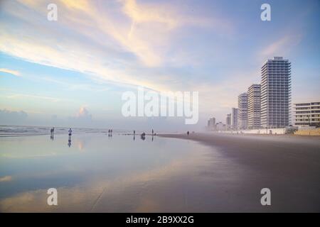 Schöne Aufnahme von Gebäuden in der Nähe des Daytona Beach in Florida Stockfoto