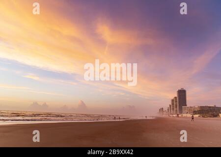 Strand und Sonnenuntergang in Daytona Beach, Florida Stockfoto