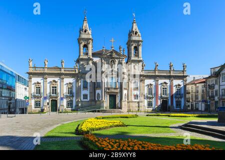 Carlos Amarante Platz mit Sao Marcos Kirche aus dem 18. Jahrhundert und ehemaliges Krankenhaus, das in ein Hotel umgewandelt wurde, Braga, Minho, Portugal Stockfoto