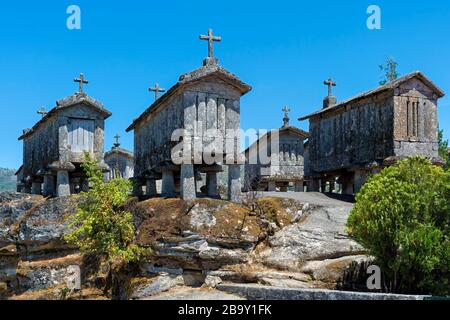 Traditionelle Espigueiros, Granary, Dorf Soajo, Nationalpark Peneda Geres, Provinz Minho, Portugal Stockfoto