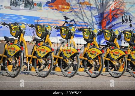 Helsinki, Finnland. März 2020. HSL City Bike Saison in Helsinki und Espoo wurde vorgezogen, um die Risiken von Covid-19 im öffentlichen Verkehr zu reduzieren. Stockfoto