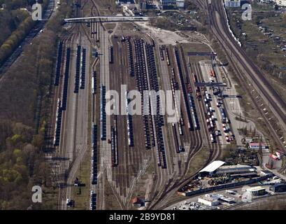 Karlsruhe, Deutschland. März 2020. Luftbild aus einem Flugzeug des Güterbahnhofs Karlsruhe. Credit: Uli Deck / dpa / Alamy Live News Stockfoto