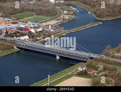 Karlsruhe, Deutschland. März 2020. Luftbild aus einem Flugzeug der Rheinbrücke Karlsruhe. Credit: Uli Deck / dpa / Alamy Live News Stockfoto