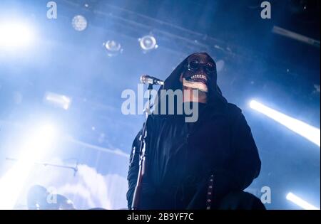 Bergen, Norwegen. August 2019. Die norwegische Black-Metal-Band Arcturus führt ein Live-Konzert während des norwegischen Heavy-Metal-Festivals jenseits der Gates 2019 in Bergen durch. Hier wird der Vokalist ICS Vortex live auf der Bühne gesehen. (Foto: Gonzales Foto - Jarle H. Moe). Stockfoto