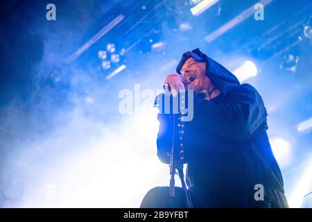 Bergen, Norwegen. August 2019. Die norwegische Black-Metal-Band Arcturus führt ein Live-Konzert während des norwegischen Heavy-Metal-Festivals jenseits der Gates 2019 in Bergen durch. Hier wird der Vokalist ICS Vortex live auf der Bühne gesehen. (Foto: Gonzales Foto - Jarle H. Moe). Stockfoto