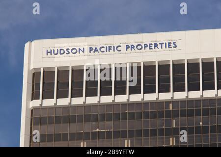 Vancouver, Kanada - 29. Februar 2020: Blick auf den Hudson Pacific Properties Tower in der Innenstadt von Vancouver Stockfoto