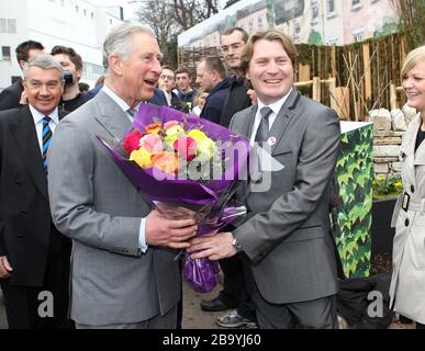 London, Großbritannien. März 2012. LONDON, ENGLAND - 16. MÄRZ: Prince Charles, Prince of Wales während seines Besuchs der ideal Home Show 2012 am Earls Court am 16. März 2012 in London, England. Der Prinz, der die Show im vergangenen Jahr besucht hat, wird die 17-tägige Veranstaltung, die jetzt im 104. Jahr ist und über 270.000 Besucher anzieht, am 16. März 2012 in London, England, offiziell eröffnen. Leute: Prince Charles Credit: Storms Media Group/Alamy Live News Stockfoto