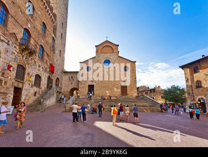 Die Kirche Santa Maria Assunta, San Gimignano, Toskana, Italien, Europa Stockfoto