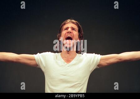 CORPUS CHRISTI von Terrence McNally Design: Andri Korniotis Regisseur: Stephen Henry Mel Raido (Joshua) A Theatre 28 Production / Bedlam Theatre, Edinburgh, Schottland 09/08/1999 Stockfoto