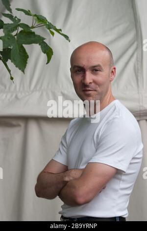 Christopher Brookmyre, schottischer Autor, bei Edinburgh International Book Festival, Edinburgh, Schottland, August 2003. Stockfoto