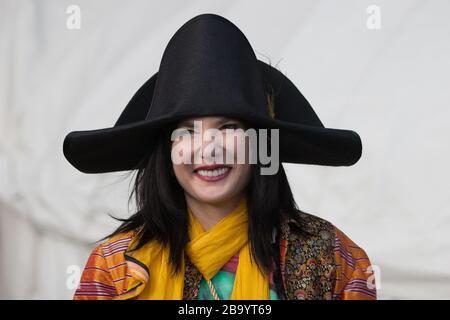 Tama Janowitz, international meistverkaufter Autor und Sozialkommentator aus New York, Autor von 'Slaves of New York', auf dem Edinburgh International Book Festival, Edinburgh, Schottland, August 2003. Stockfoto