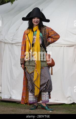 Tama Janowitz, international meistverkaufter Autor und Sozialkommentator aus New York, Autor von 'Slaves of New York', auf dem Edinburgh International Book Festival, Edinburgh, Schottland, August 2003. Stockfoto