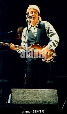 PAUL MCCARTNEY TRAT IM KONZERT IM GIGANTEN STADIUM AUF, FOTO 07-11-1990 VON MICHAEL BRITO Stockfoto