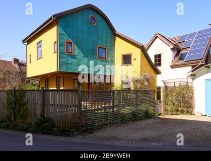 Neue und interessante Architektur von Häusern auf dem Gelände der Ashley Vale Self-Build Cooperative in St Weingh's Bristol UK Stockfoto