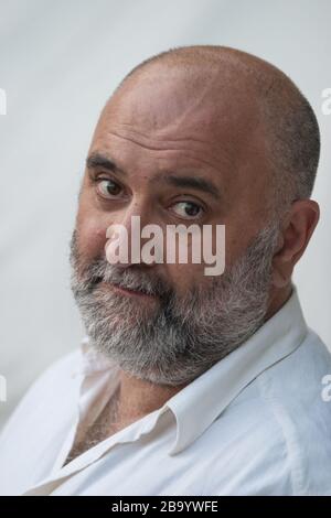 Alexei Sayle, Comedian, Autor, Schauspieler, beim Edinburgh International Book Festival, Edinburgh, Schottland, August 2003. Stockfoto