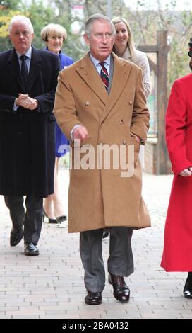 3. Dezember 2013, London, Großbritannien: (EditorÂ€™S HINWEIS: Image Archived 03/12/2013).HRH Prince Charles, Prince of Wales während seines Königlichen Besuchs in Bedfordshire..Buckingham Palace hat angekündigt, dass HRH Prince Charles positiv auf Coronavirus getestet hat. Er ist selbstisolierend bei Balmoral, Schottland und leidet derzeit nur an milden Symptomen. (Bild: © Keith Mayhew/SOPA Bilder über ZUMA Wire) Stockfoto